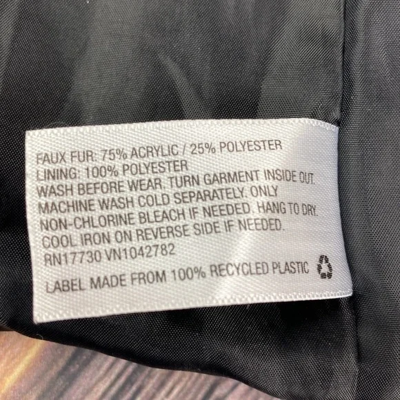 Oshkosh Poly Blend Black Faux Fur Jacket With Pink Flowers- Size 4T - Picture 7 of 7